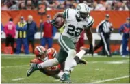  ?? THE ASSOCIATED PRESS ?? In this file photo, New York Jets running back Matt Forte (22) breaks away from Cleveland Browns cornerback Joe Haden (23) in the second half of an NFL football game, in Cleveland. Forte has announced his retirement from playing after 10 NFL seasons.