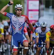  ??  ?? Cet été, Arnaud Démare trouve souvent le chemin de la victoire. Une de plus aujourd’hui dans le Morbihan ? (Photo AFP)