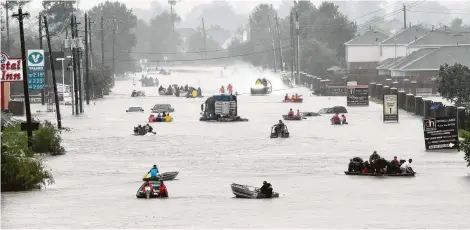  ?? Melissa Phillip / Staff photograph­er ?? Rescue boats work along Tidwell at the Sam Houston Tollway to helping to evacuate people flooded by Hurricane Harvey.
