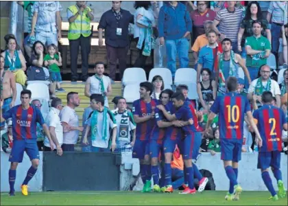  ??  ?? ALEGRÍA. Los jugadores del Barcelona B celebran uno de los cuatro goles que anotaron ayer en El Sardinero.