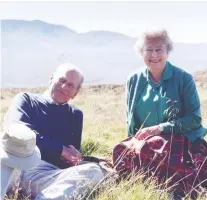  ?? PHOTO BY THE COUNTESS OF WESSEX VIA GETTY IMAGES ?? Queen Elizabeth and Prince Philip sit at the top of
the Coyles of Muick in Scotland in 2003.