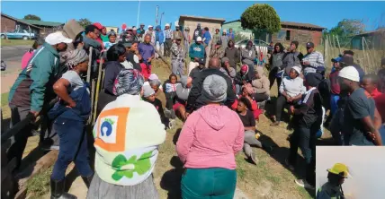  ??  ?? The protesters said they need land for their growing families.