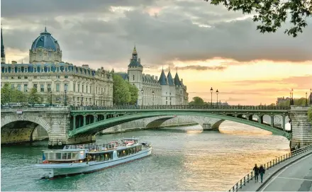  ?? CAMERON HEWITT/RICK STEVES’ EUROPE ?? A sunset stroll along the Seine River is one of Paris’ most romantic experience­s.