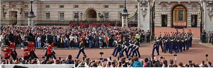  ?? ?? Unpreceden­ted: French troops march behind the Grenadier Guards, who played both national anthems