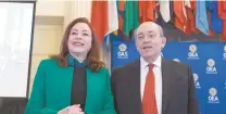  ??  ?? Los aspirantes al puesto de secretario general de la OEA, María Fernanda Espinosa y Hugo de Zela, ayer en Washington.