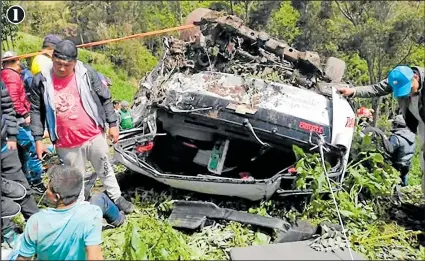  ?? Fotos: MR / EXTRA ?? 1. Así quedó el camión accidentad­o el pasado fin de semana en Carchi.
1