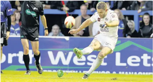  ?? Craig Galloway ?? Rhys Hanbury scored a try and landed three goals in Widnes’s win over Leeds on Sunday.