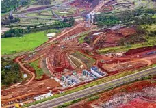  ??  ?? New England Highway arch bridges and realignmen­t works.