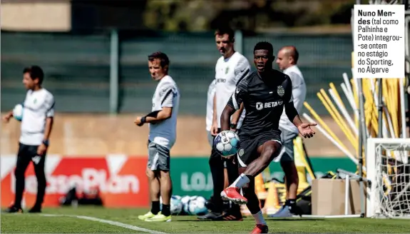  ??  ?? Nuno Mendes
(tal como Palhinha e Pote) integrou-se ontem no estágio do Sporting, no Algarve