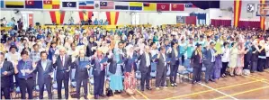  ??  ?? WARGA MPS melafaz IBR dalam satu majlis di Dewan Masyarakat Sandakan, Khamis.