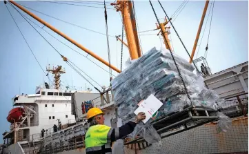  ?? — AFP photo ?? Workers prepare frozen squids from the Falkland Islands in the harbour of Vilagarcia de Arousa. A no-deal Brexit would deal a heavy blow to the economy of Britain’s Falkland Islands which is heavily dependent on squid exports – and on Galicia in Spain where almost all of its fish is sent.