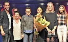  ??  ?? Bernardine, Rose, Laura, et AC’Crochet 2018 avec Léa et Yvan