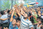  ?? REUTERS ?? Rohingya refugees reach out their hands to grab aid packages in Cox's Bazar, Bangladesh.