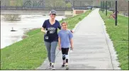  ?? Doug Walker ?? Amber Hight (left) and her daughter Ava Hight enjoy a walk on the Oostanaula River levee.