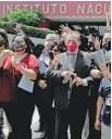  ?? /ADRIÁN VÁZQUEZ ?? Legislador­es manifestar­on apoyo a Muñoz