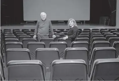  ?? Foto: Ángel García ?? Pepa Santacreu und José Luis Cardona hoffen auf einen vollen Saal.