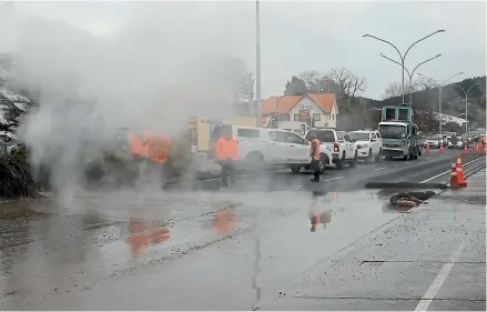  ?? MATTHEW MARTIN/STUFF ?? A fumarole has opened up in the middle of a traffic island opposite Kuirau Park in Rotorua.
