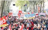 ?? ?? جانب من المسيرات الاحتجاجية فى فرنسا