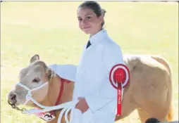  ?? Picture: John Westhrop FM4841616 ?? Skye Yildiz, 12, from Swan Farmers, based in Ashford, with Darcy a five-month-old blonde d’Aquitine heffer, that came first in best turnout