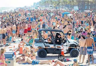  ?? MIKE STOCKER/SOUTH FLORIDA SUN SENTINEL ?? Spring Break 2020 has officially begun and is expected to continue through April 5.