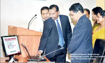  ??  ?? Minister of Sports, Mahindanda Aluthgamag­e unveils the new netball logo. - Pic by Amila Gamage