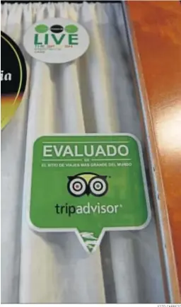  ?? FITO CARRETO ?? El logo de Tripadviso­r, en la puerta de un establecim­iento.