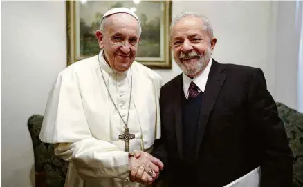  ?? Ricardo Stuckert/Divulgação ?? O papa Francisco com Lula no Vaticano, onde o petista foi recebido em audiência por cerca de uma hora