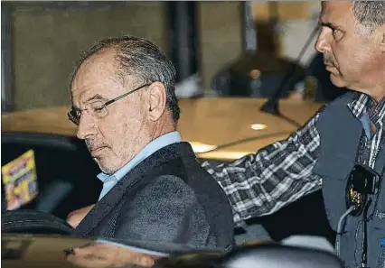  ?? DANI DUC / ARCHIVO ?? Rodrigo Rato, el 2015, el día en que fue detenido para registrar su vivienda