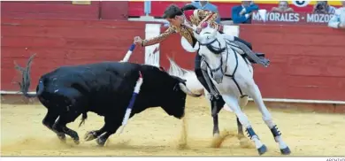  ?? ARCHIVO ?? El rejoneador Guillermo Hermoso de Mendoza, que fue el triunfador ayer en la plaza de La Glorieta de Salamanca.