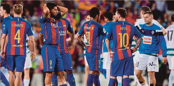  ?? AFP PIC ?? Barca players are a picture of dejection despite beating Eibar after learning Real Madrid had relieved them of La Liga title.