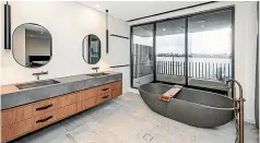  ?? ?? A matching concrete bath and vanity (concreteso­ciety.com.au)