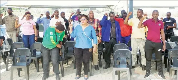  ?? (Pics: Sibusiso Zwane) ?? Some of the attendees in song during the meeting.