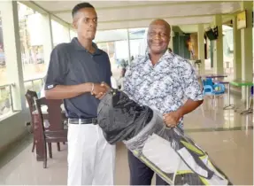  ??  ?? 2nd Vice Captain of Ibadan Golf Club, Mr. Ade Sunmonu presents a gift to the winner, Oluwasegun Emmanuel during the closing ceremony of President Buhari Golf Tournament South-West Zonal qualifying round held at Golf Club Ibadan yesterday