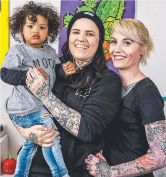  ?? Picture: JERAD WILLIAMS ?? Alee Jane Fogarty and Carly Naughton with their son Oakland Naughton-Fogarty, 2. The couple is the first in Australia to take the Evermore Pledge.