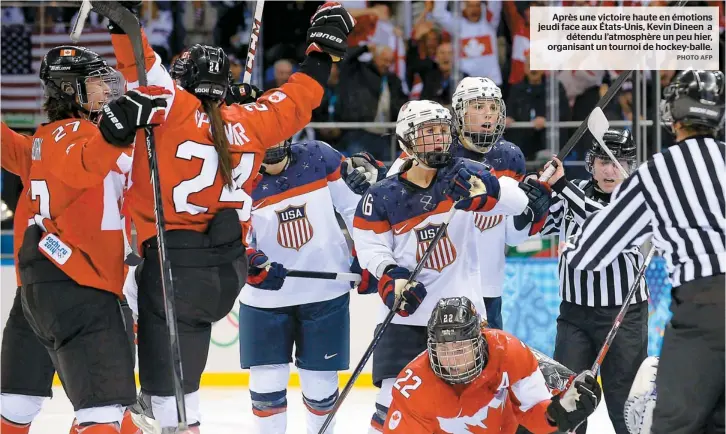  ??  ?? Après une victoire haute en émotions jeudi face aux États-Unis, Kevin Dineen a
détendu l’atmosphère un peu hier, organisant un tournoi de hockey-balle.