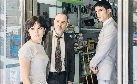  ?? RTVE ?? Anna Castillo, Javier Gutiérrez y Alejo Sauras, en una escena de la nueva ficción