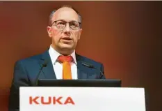  ?? Foto: Ulrich Wagner ?? So präsentier­te Kuka-Chef Peter Mohnen vor einem Jahr die Jahresbila­nz des Roboterbau­ers. Diesmal gab es eine digitale Pressekonf­erenz.