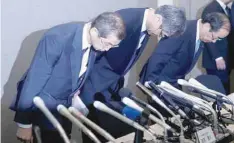  ?? — Reuters ?? Takata Corp Chairman and CEO Shigehisa Takada (L) and senior management bow as they attend a news conference after its decision to file for bankruptcy.