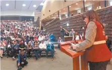  ??  ?? Yeidckol Polevnsky, presidenta nacional de Morena, durante el Encuentro Nacional de Diputados Locales de la coalición Juntos Haremos Historia.