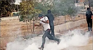  ?? AHMED ALFARDAN/EPA ?? Protesters clash with security forces in Bahrain on Saturday after the execution of Shiite Sheikh Nimr al-Nimr by Saudi Arabia. Al-Nimr is known for protesting the Saudi monarchy.