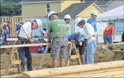  ?? JILL VEJNOSKA / JILL.VEJNOSKA@AJC.COM ?? Former President Jimmy Carter (left) and Rosalynn Carter (white shirt) work on the first day of a weeklong Habitat for Humanity build in Memphis.