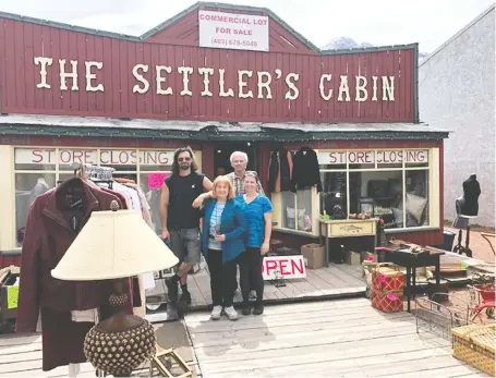  ?? LICIA CORBELLA ?? “I couldn’t have become the person I am without The Settler’s Cabin,” says Linda Evans, with husband Brian and their children, Tara and Beau, outside the Canmore shop. The store opened in 1975 and became a draw for locals and tourists alike with its mix of antiques, giftware and art.