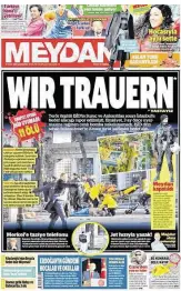  ??  ?? Trauer um die Toten: An den Anschlagso­rt wurden Blumen und Fan-Schals
deutscher Fußballclu­bs – Borussia Dortmund, Schalke 04 und Bayern
– gebracht Mehrere türkische Zeitungen titelten auf Deutsch: „Wir trauern“. Zehn deutsche Urlauber starben bei dem...