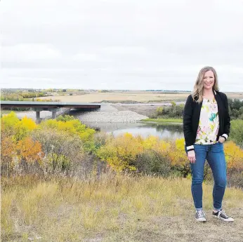  ?? PHOTOS: KAYLE NEIS ?? Laura Monchuk, president of the Evergreen Community Associatio­n, says those who commute from her neighbourh­ood will experience a greater quality of life because of the Chief Mistawasis Bridge.