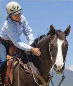  ??  ?? On the trail, your tack must stay in place, fit well, and be attached correctly so that your horse can conquer any terrain comfortabl­y.