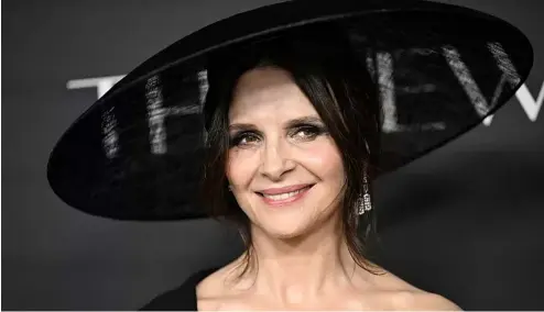  ?? ?? Juliette Binoche remplacera Agnieszka Holland en tant que nouvelle présidente de l'Académie européenne du cinéma - photograph­iée ici lors de la première de la série Apple TV+ "The New Look".