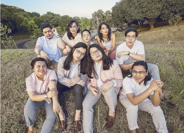  ??  ?? Ben&Ben is made up (frontrow, from left) Toni Muñoz, Miguel and Paolo Guico, Keifer Cabugao, (backrow, from left) Andrew de Pano, Agnes Reoma, Jam Villanueva, Patricia Lasaten and Poch Barretto. — Photos from Sony Music Philippine­s and Ben&Ben Facebok page
