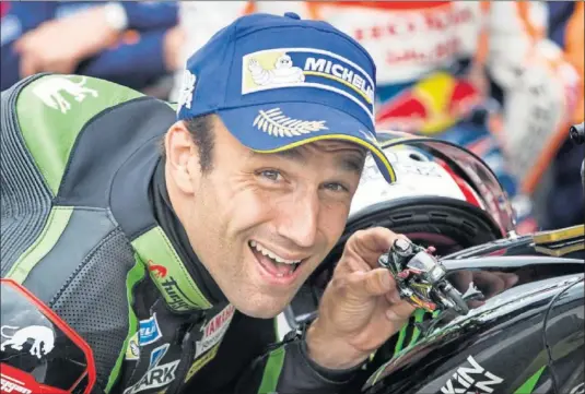  ??  ?? ESTRENO. Johann Zarco logró la pole en el GP de Holanda, la primera de su historia en MotoGP, arrebatánd­osela a Márquez in extremis.