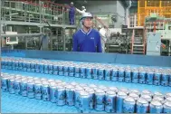  ?? KOJI SASAHARA / ASSOCIATED PRESS ?? Plant manager Shinichi Uno watches the production line at an Asahi Breweries factory in Moriya near Tokyo.