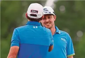  ?? AP PIC ?? Jonas Blixt (right) congratula­tes teammate Cameron Smith after they birdied the 18th in the third round of the Zurich Classic on Saturday.